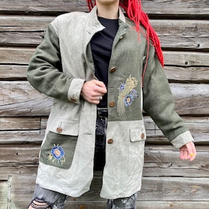 Chaqueta de lana y cuero verde de Giorgio Mobiani: Abrigo floral bordado (GB16)