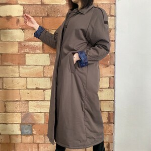 Trench grigio vintage: cappotto finlandese anni '80 con fodera in paisley, taglia S immagine 6