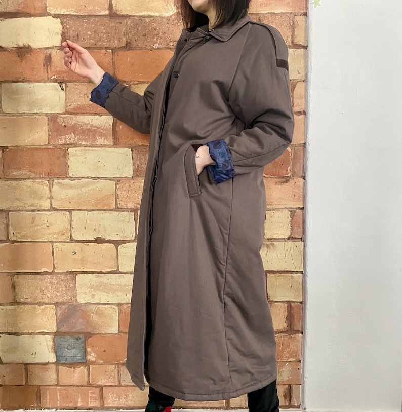 Trench grigio vintage: cappotto finlandese anni '80 con fodera in paisley, taglia S immagine 6