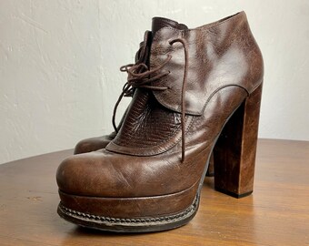 Sexy Leather Boots BUFFALO LONDON on Platform, Lace up Ankle Brown
