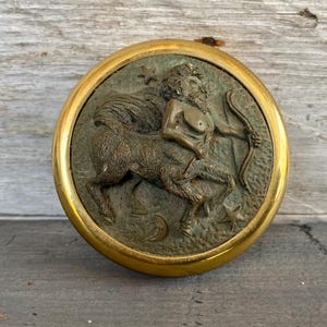 Fermacarte Capricorno, peso in tessuto, oggetto di design pesante dorato lucido, regalo per lui