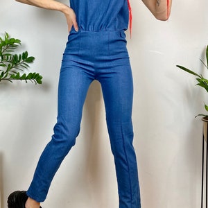 combinaison en jean vintage sur mesure, grenouillère rétro légère, salopette en coton des années 70, sim et sexy, combinaison à glissière, barboteuse, taille XS-S