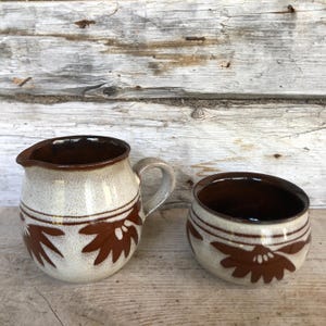 Set di tazze e ciotole Vintage Wellhouse Pottery: ceramica dipinta a mano, realizzata in Inghilterra