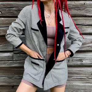 Timeless check Blazer , vintage black and white womans jacket, 80s blazer, trendy boxy blazer, size 10/S