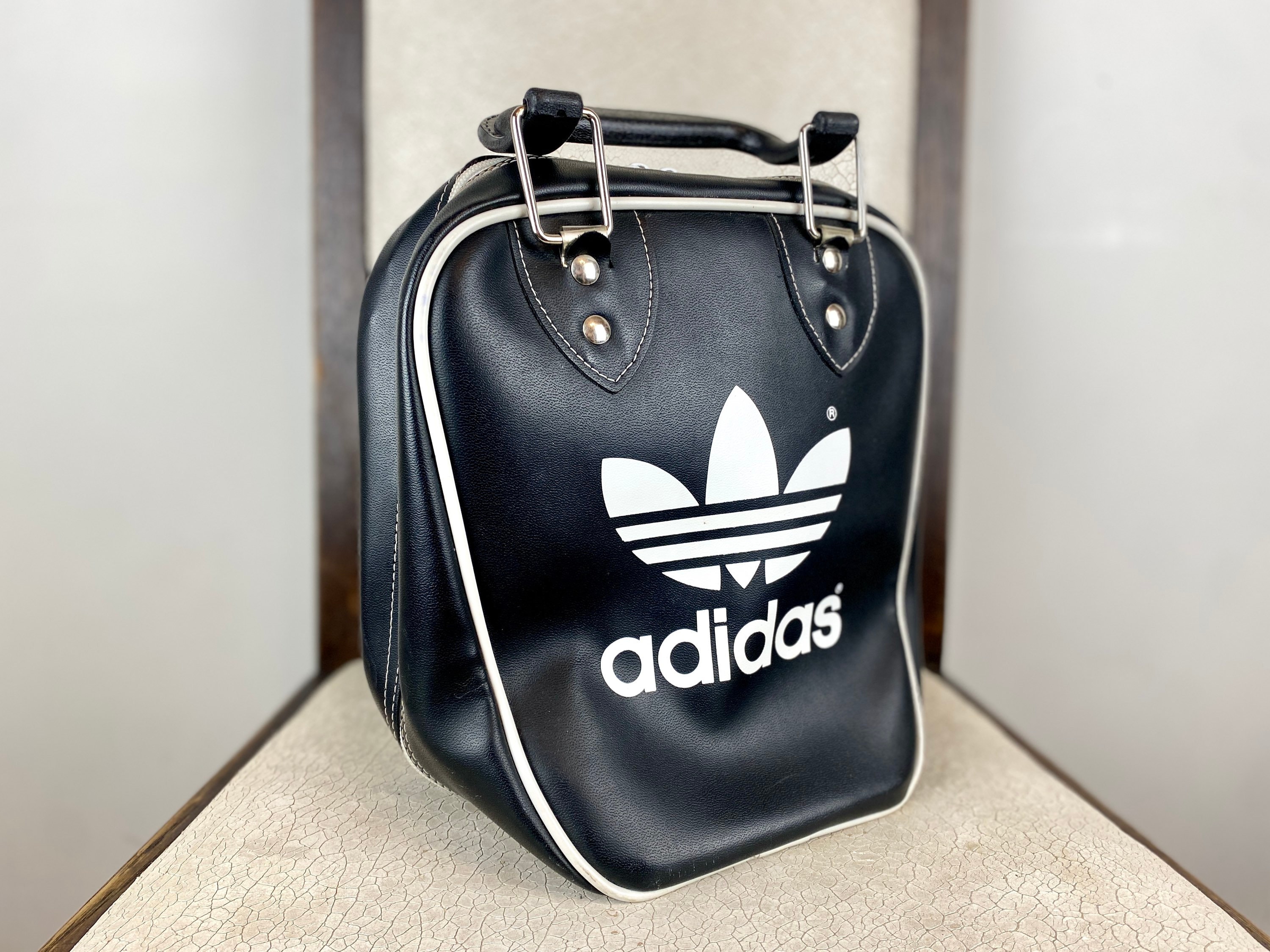 internacional Confinar Oswald Adidas bowling bag - Etsy España
