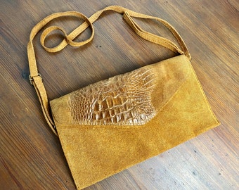 Vintage 70er Braune Wildleder Clutch Tasche: Krokodilmuster, Made