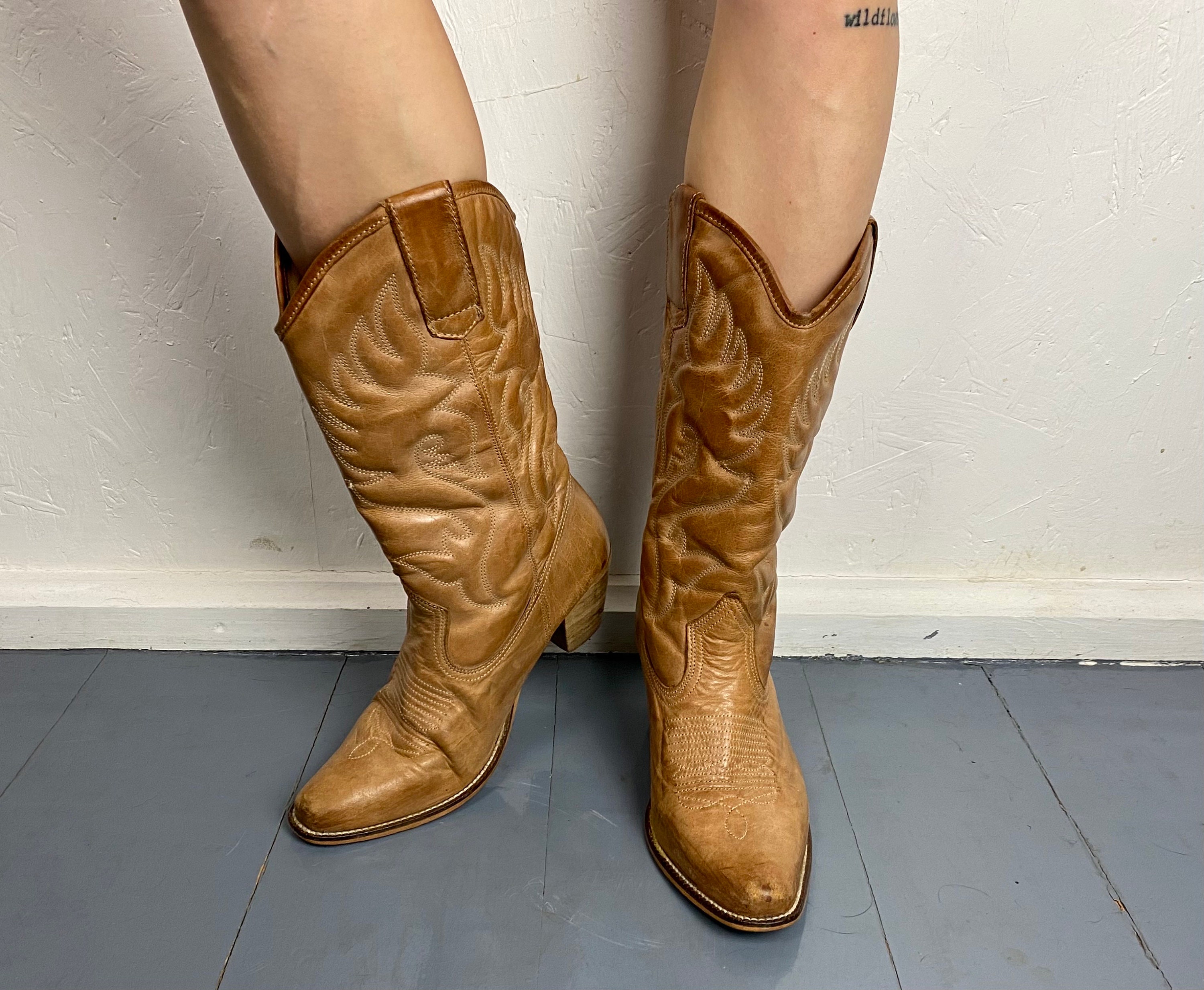 Vintage Brown Cowboy BOOTS Made in India Real Leather , Cowgirl Boots,  White Embroidery, Size 7 