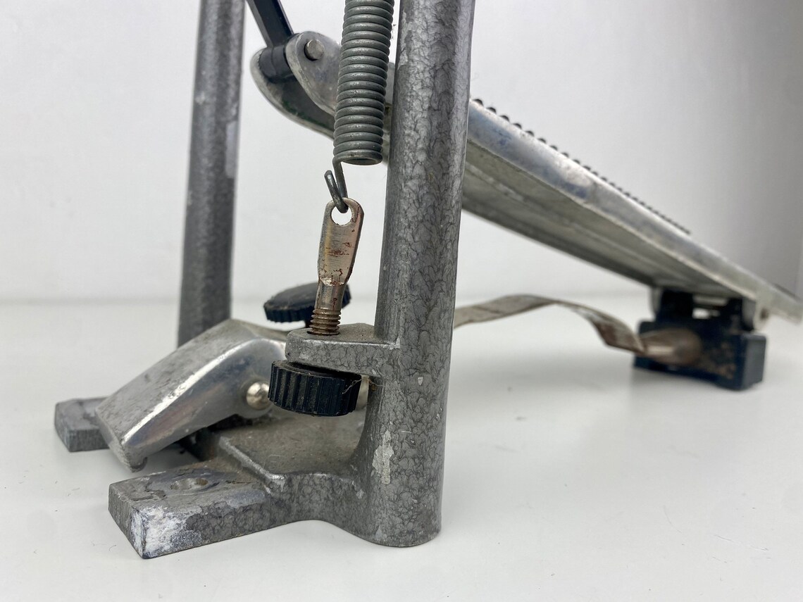 Vintage RMIF drumpedal, musical retro drum accessories, footpedal, 70s Musical Instrument Factory of Riga, foto 4 di 5