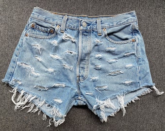 Pantalones cortos Levis desgastados, parte de abajo sexy, denim con flecos W30 L34