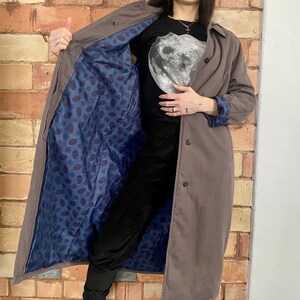 Trench grigio vintage: cappotto finlandese anni '80 con fodera in paisley, taglia S immagine 8