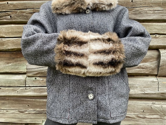 Vintage Wool Tweed Jacket with Faux Fur Cuffs (M/L)