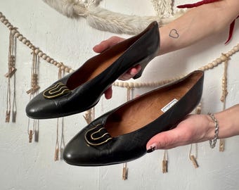 Zapatos de tacón GIUSTI de piel negra de los años 80, calidad italiana, herrajes dorados, talla 40.