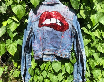 Jaqueta jeans com bordado de brilho labial: design com franjas nas mangas, jaqueta bomber feminina pintada à mão, tamanho PP