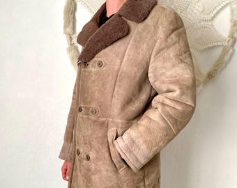 Vintage echte sherpajas van schapenvacht: arctische herenjas met dubbele rij knopen en kraag, maat 56