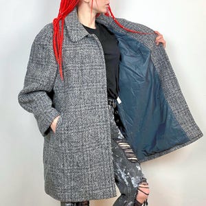 Minimalistic tweed retro coat