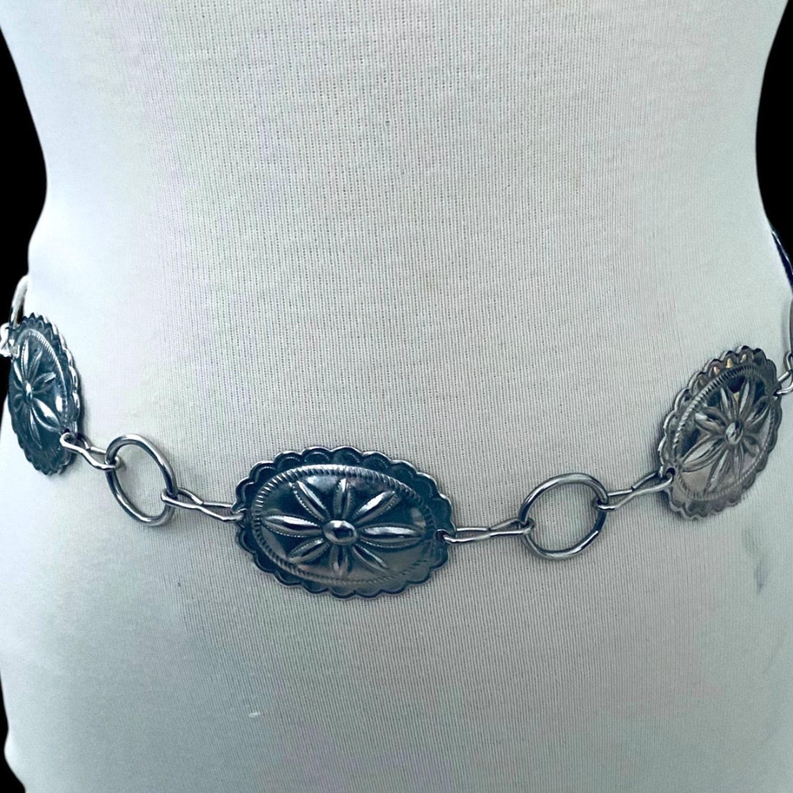 Vintage Hollycraft Extremely Rare Find, Silvertone Adjustable Chain Link Belt Vintage Chain Belts - 225 For Sale on 1stDibs | retro chain  main image 4