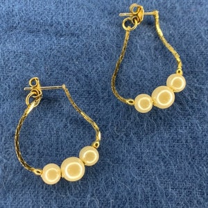 Vintage Goldtone Faux Pearl Hoop Chain Earrings Pierced Post .5 Inch Drop