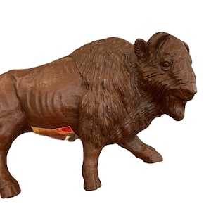 1990&#39;s Red Mill American Buffalo Bison Handcrafted Figurine Carved Resin USA