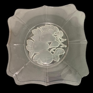 Plato para tarta de cristal transparente de la década de 1970 con forma de fruta Intaglio Imperial. 11,25 pulgadas