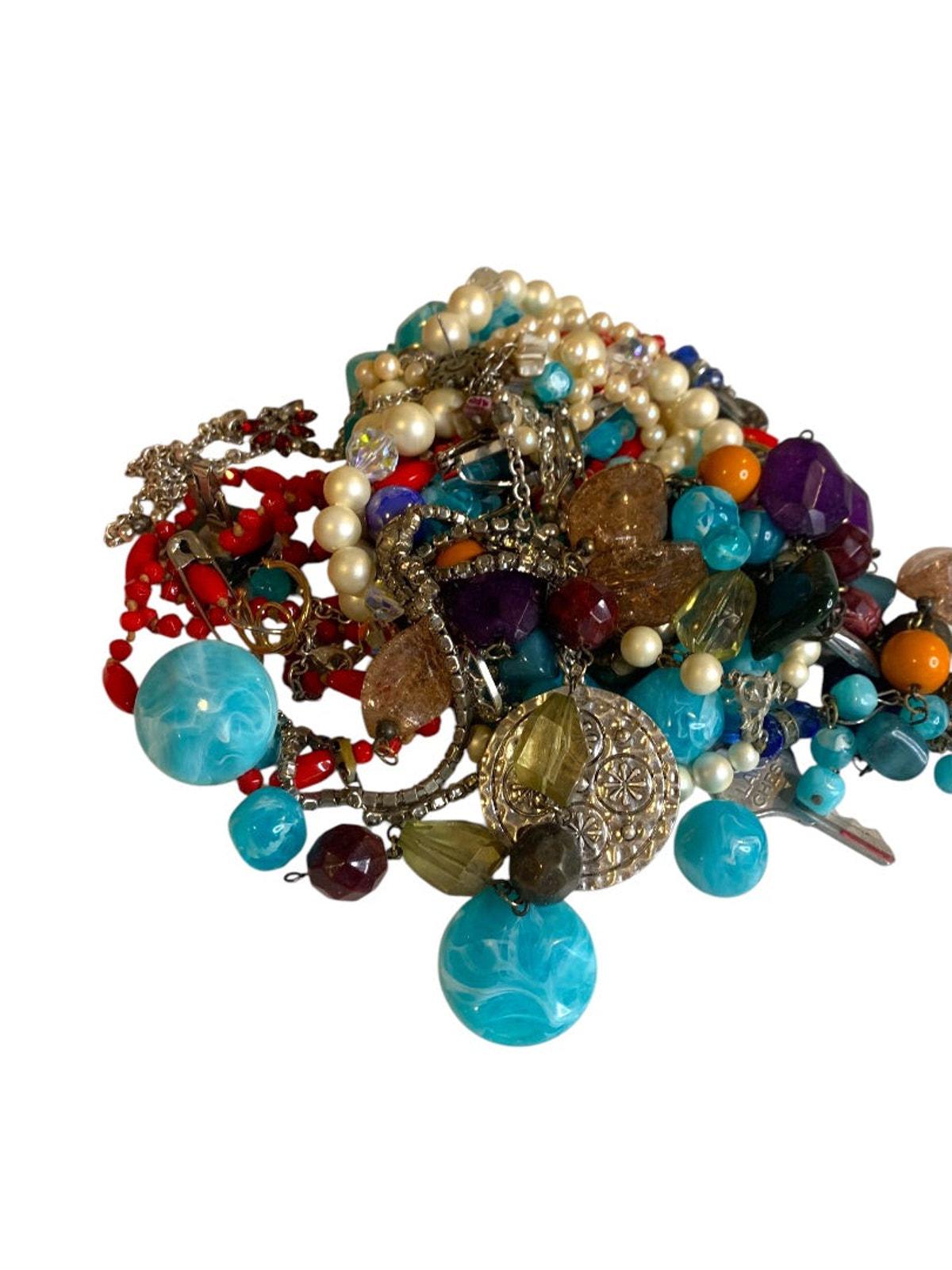 Lot De Bijoux Fantaisie Cassés - Pour Récupération, DIY Ou Pièces - Origine France - Occasion