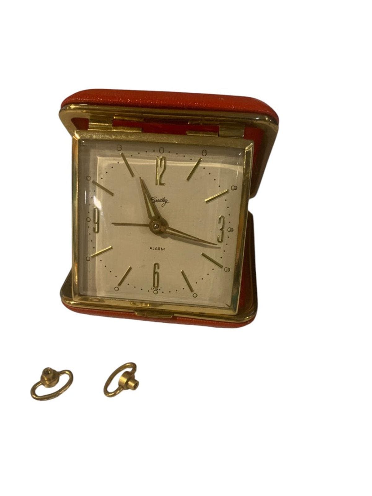 【レアビンテージ】Bradley トラベルクロック レッド Vintage Bradley Red Folding Travel Winding Alarm Clock MCM Salvage