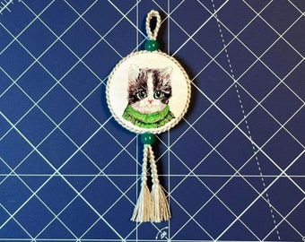 Sabrina cat medallion, plant decoration, plant pet, cat ornament, wall hanging, unique gift, gift for cat lover, mothers day, birthday gift