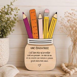Cadeau éducatrice bois personnalisé | Pot crayons bois gravé | Cadeau fin d’année éducatrice garderie enseignant merci