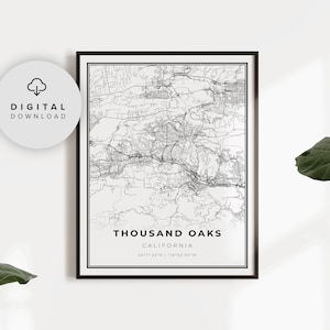 Puede incluir: Un mapa imprimible en blanco y negro de Thousand Oaks, California. El mapa muestra las calles y carreteras de la ciudad. El texto "Thousand Oaks, California" y las coordenadas "34°11'22°N 118°52'30°W" están impresas debajo del mapa.