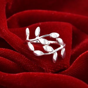 Olijfbladring in sterlingzilver, ring met bladzilver, verstelbare ring, botanische sieraden, stapelbare ring, ringen voor vrouwen, cadeau voor haar