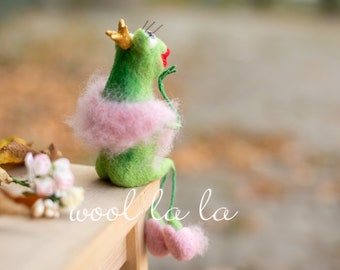 Princess Frog is waiting for her prince , Ukraine Shops , Woolen Toy, Gift, Interior toy , Handmade, Decor ,  Original Gift ,  toad , Felted