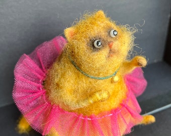 the cat fairy . loves to eat delicious food , Woolen Toy , Gift , Interior toy , Decor , Toy to Order , Needle Felted Cat , wallow , Animals