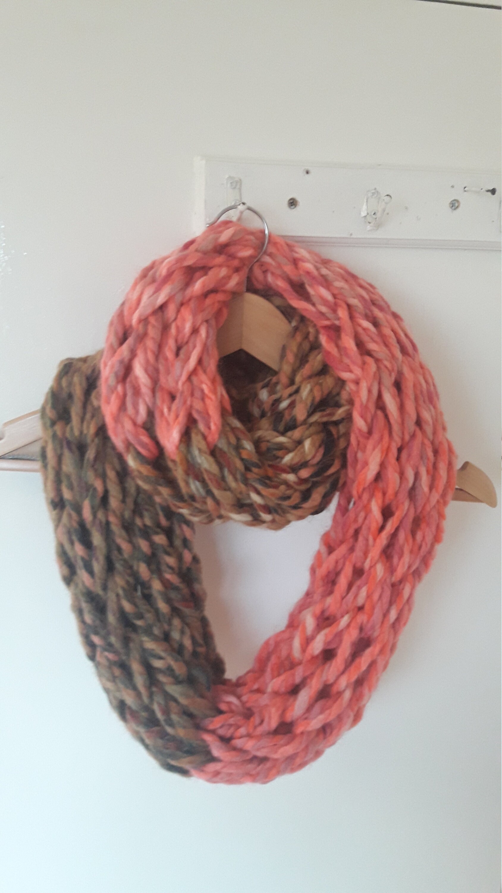 Ladies Chunky Hand knitted Infinity Shawl Super Chunky Scarf - Etsy.de