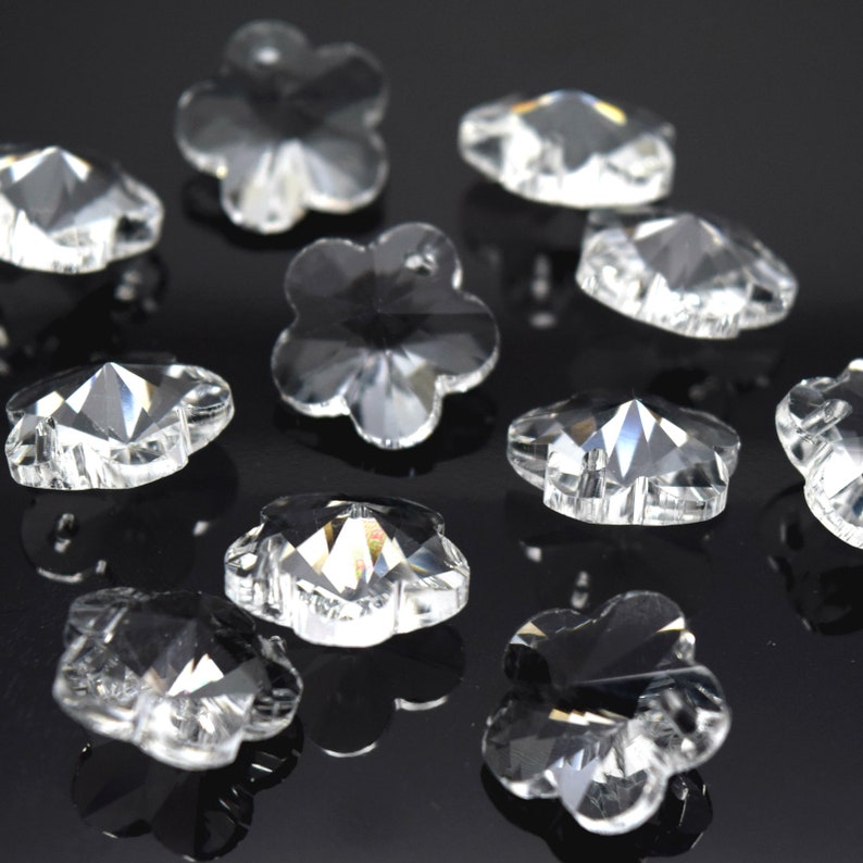 Clear 10 x Faceted Glass Flower Pendants 14mm