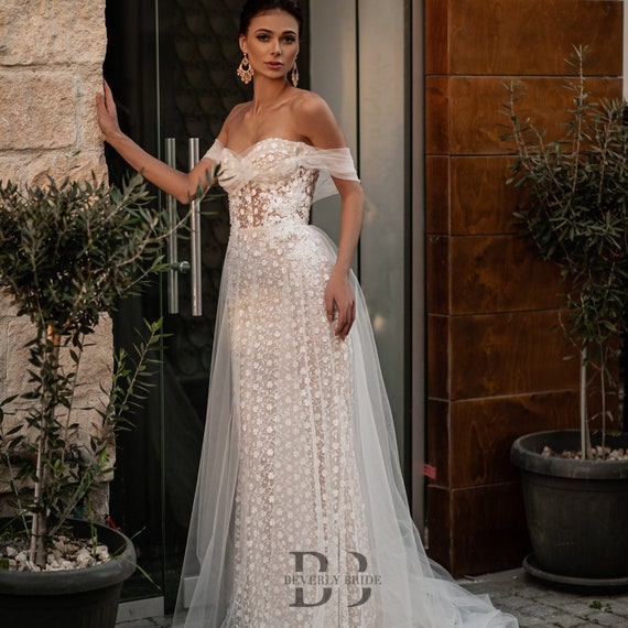 Glamourous Sparkly Beaded A-Line Wedding Dress with Off-the-Shoulder Straps