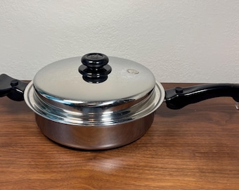 Sartén Saladmaster de 28 cm (11 pulgadas) de acero inoxidable titanio con tapa y asas extraíbles.