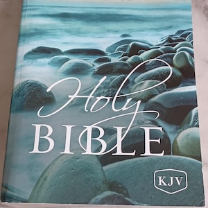 Holy Bible larger print authorized King James version Thomas Nelson 2018