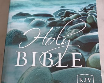 Holy Bible larger print authorized King James version Thomas Nelson 2018