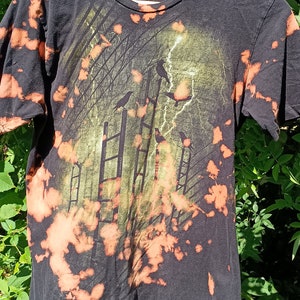 Maglietta personalizzata 1 su 1 con motivo tie-dye inverso e tema Corvo, taglia M, vibrazioni gotiche