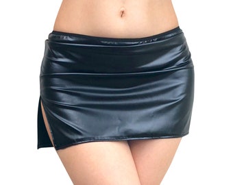 PVC-minirok: wetlook vinyl rave-outfit