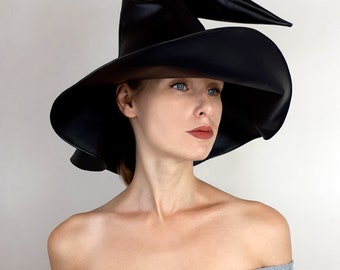 Cappello da strega in vinile lucido: costume di Halloween a tesa larga