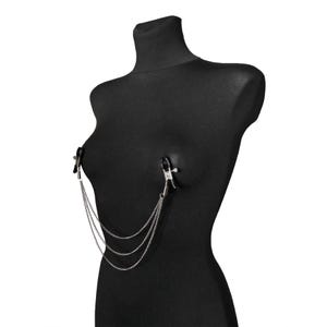 Nipple clamps with chain