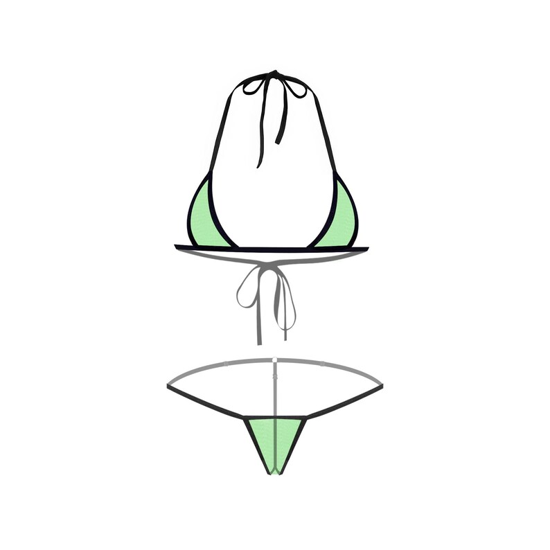 Pode incluir: Um biqu&iacute;ni preto e verde com top halter e parte inferior de corda.