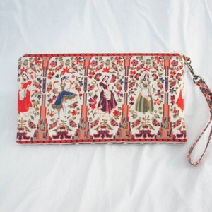 Wristlet with Zipper