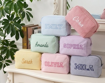 Personalised seersucker make-up bag, accessory bag, toiletry bag: Custom wedding bridal party, bridesmaid, girls weekend gift, party favour