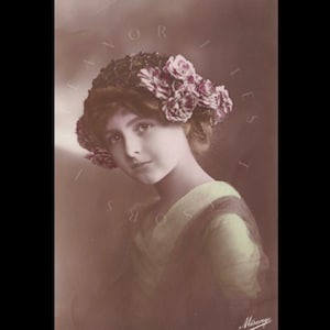 Vintage postcard ∙ Beautiful Edwardian girl