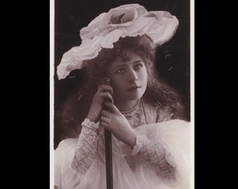 Vintage postcard ∙ Miss Mabel Love