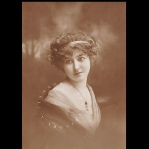 Vintage postcard ∙ Beautiful Edwardian woman
