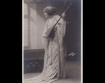 RARE Vintage postcard ∙ Photo NADAR ∙ Marguerite Carré ∙ La reine Fiammette ∙ Opéra Comique