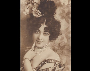Vintage-Postkarte ∙ Porträt der schönen Saharet