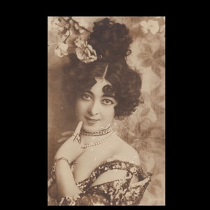Original Vintage postcard ∙ Saharet
